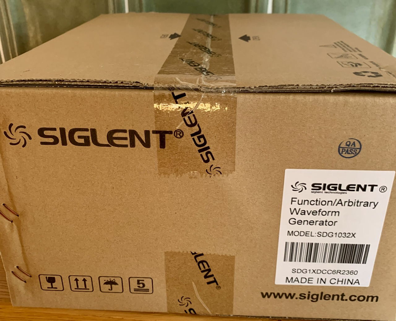 Messgeräte Unboxing: Siglent SDG1032X & SPD3303X-E